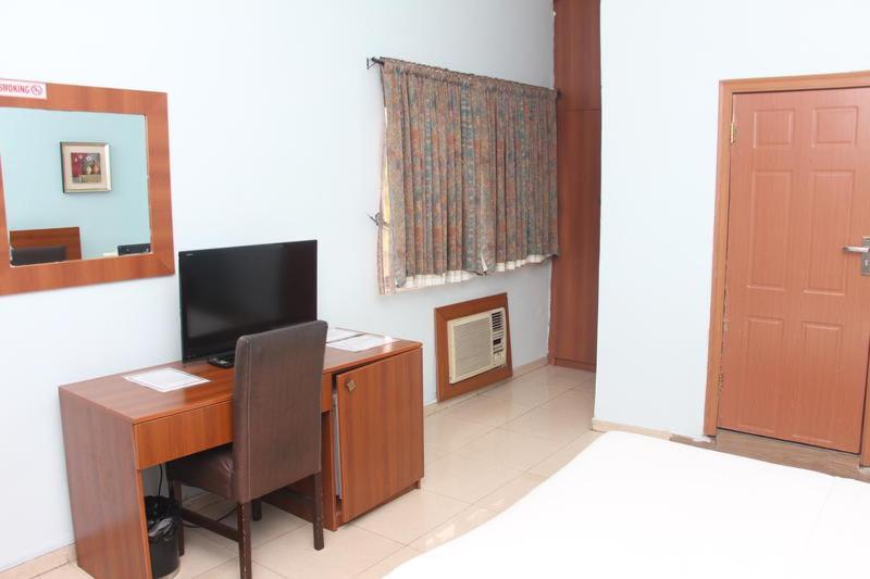 Grand Ibro Hotel Annex Ankuru Exterior photo